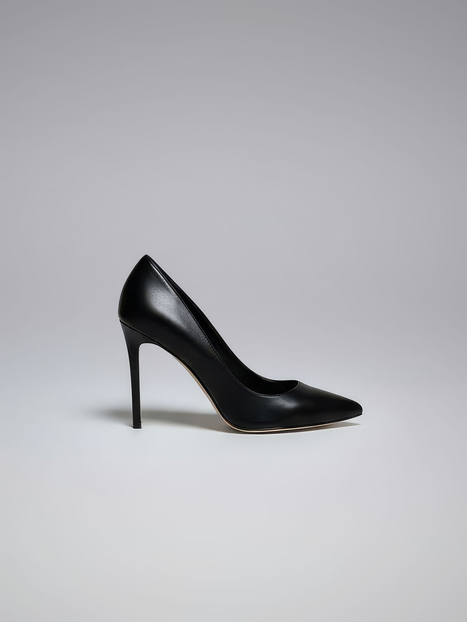 Noir Pointed Pumps